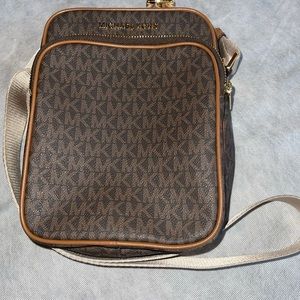 NBW: Michael Kors Flight MD Crossbody Bag Brown PVC Coated Canvas